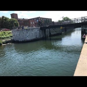 Meet your Posher, Azra